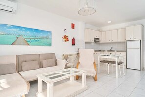 TV - Suite Nº 6 (1 double room and 1 single room) (Nerja)