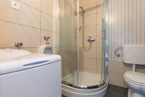 Bathroom - Apartments Djuro (Malinska-Dubasnica)