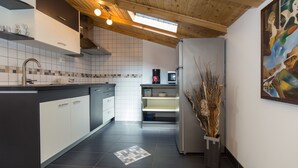 Standard Apartment, 1 Bedroom (352 – 3) | Living room | Flat-screen TV - Apartments Djuro (Malinska-Dubasnica)