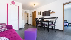 Apartment, 1 Bedroom, Sea View (350 – 2) | Living room | Flat-screen TV - Apartments Djuro (Malinska-Dubasnica)