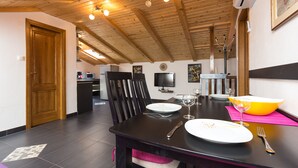 Standard Apartment, 1 Bedroom (352 – 3) | Living room | Flat-screen TV - Apartments Djuro (Malinska-Dubasnica)