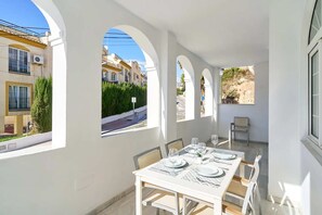 Unclassified image, 4 of 20, button