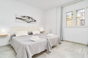 Unclassified image, 5 of 20, button