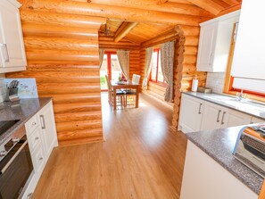 Cottage | Cuisine privée | Réfrigérateur, micro-ondes, plaque de cuisson, lave-vaisselle