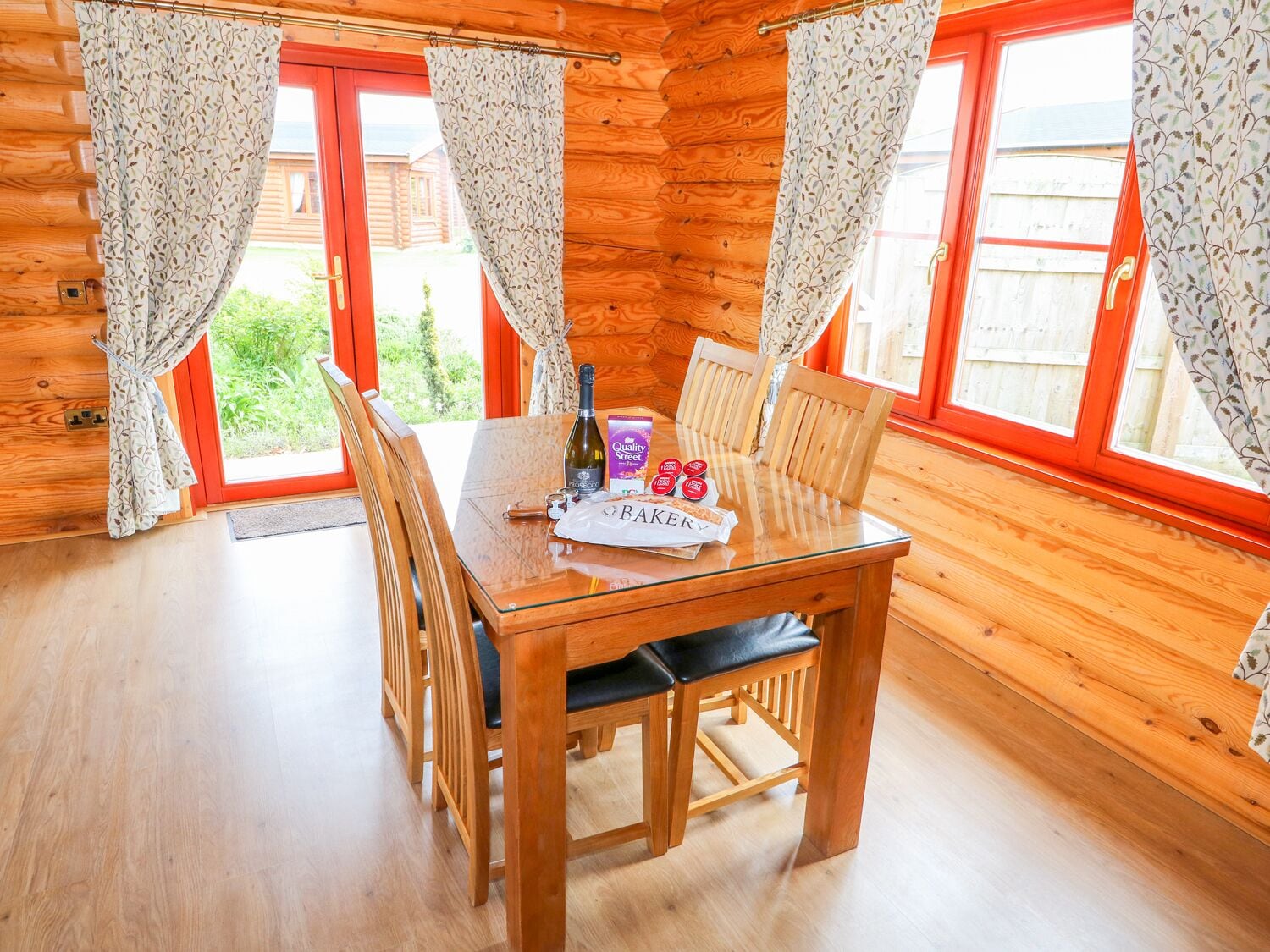 Cottage | Bếp riêng | Tủ lạnh, lò vi sóng, bếp nấu, máy rửa bát 