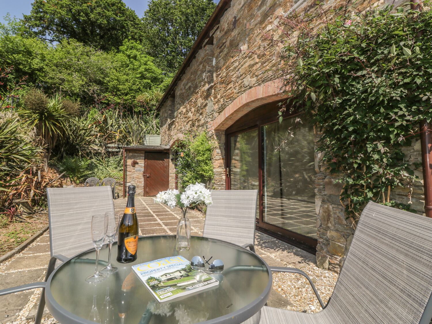 المنطقة المحيطة بالمنشأة