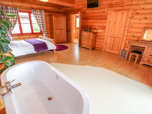 1 habitación, decoración personalizada y muebles diferentes 