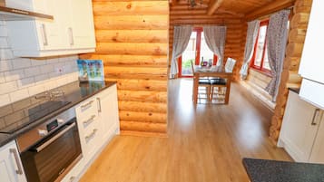 Cottage | Private kitchen | Fridge, microwave, stovetop, dishwasher