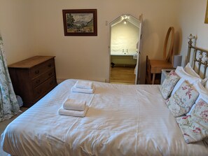 Cottage | 3 bedrooms, individually decorated, individually furnished, free WiFi