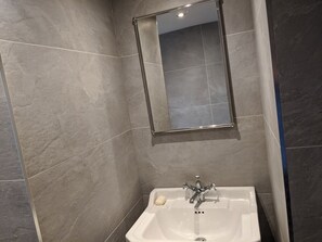 Cottage | Bathroom | Shower