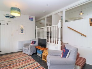 コテージ | リビング エリア | テレビ、DVD プレーヤー