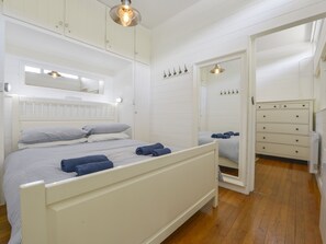 Cottage | 2 bedrooms, individually decorated, individually furnished, free WiFi