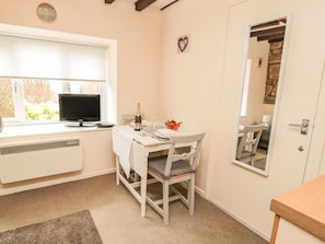 Casa de campo | Cocina privada | Tetera eléctrica y utensilios de cocina