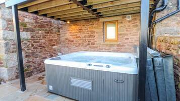 Cottage | Property grounds