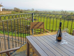 Cottage | Outdoor dining