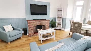 Cottage | Interior