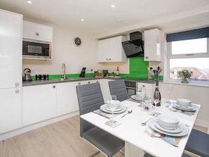 Private kitchen - Beach Lookout (Tyn-y-Gongl)