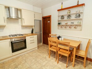 Ferienhaus | Eigene Küche | Mikrowelle, Herdplatte, Hochstuhl, Kochgeschirr/Geschirr/Besteck