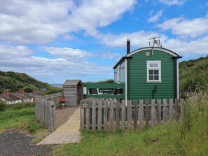 Property grounds - Lady Bird Retreat (Saltburn-by-the-Sea)