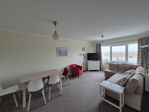 Cottage | Living area | TV