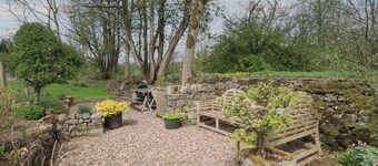 2 Riverside Walk