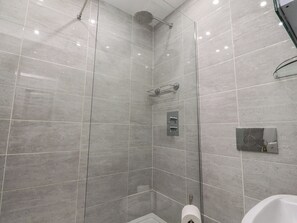 Cottage | Bathroom | Shower