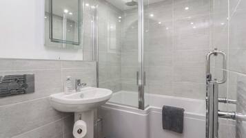 Cottage | Bathroom | Shower