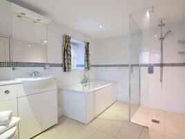 Cottage | Bathroom | Shower