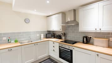 Cottage | Private kitchen | Microwave, stovetop, dishwasher, highchair