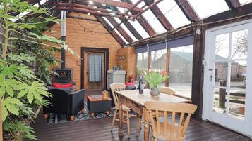 Cottage | Outdoor dining