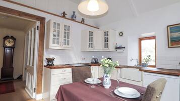 Cottage | Dining