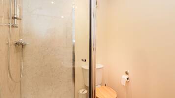 Cottage | Bathroom | Shower
