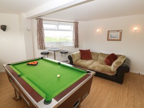 4 عدّة غرف نوم وبديكورات فريدة لكل غرفة وطراز فريد لكل وحدة