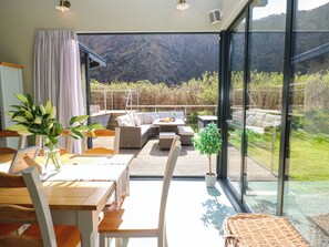 Cottage | Outdoor dining - Restharrow Lodge (Bamburgh)