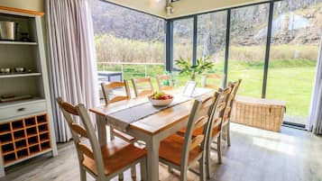Cottage | Dining