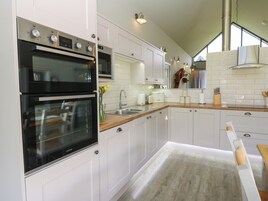 村舍 | 私人厨房 | 微波炉、炉灶、洗碗机、厨具/餐具