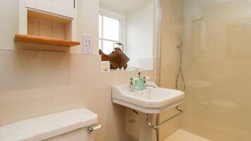 Cottage | Bathroom | Shower