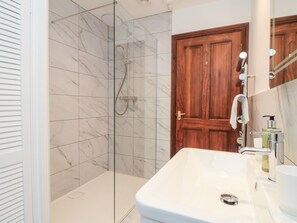 Cottage | Bathroom | Shower