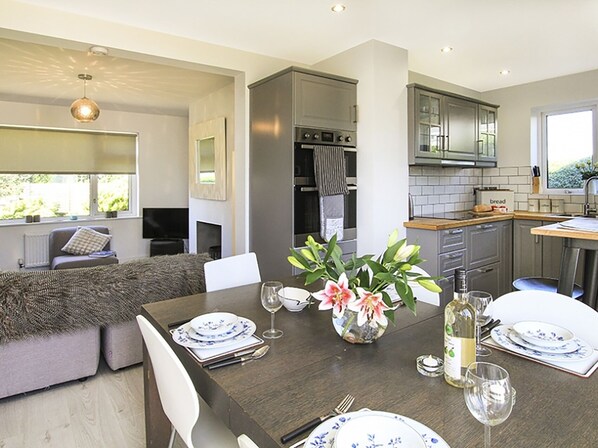 Máy rửa bát, dụng cụ nấu nướng/bát dĩa/dao nĩa 