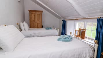 Cottage | 6 bedrooms, individually decorated, individually furnished, free WiFi