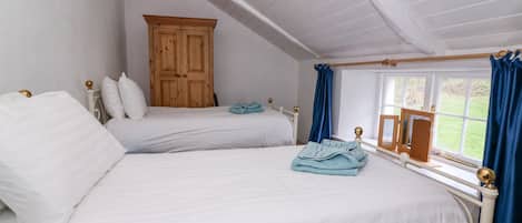 Cottage | 6 bedrooms, individually decorated, individually furnished, free WiFi