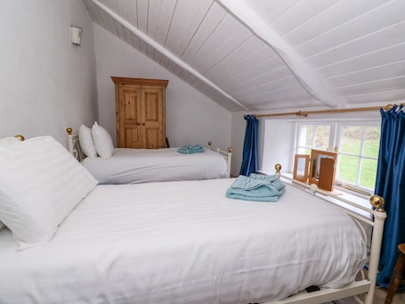 Cottage | 6 bedrooms, individually decorated, individually furnished, free WiFi