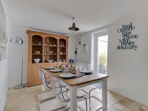 Cottage | Dining