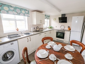 Cottage | Private kitchen | Fridge, microwave, dishwasher, electric kettle
