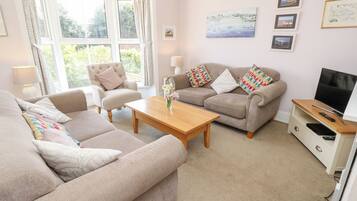 Cottage | Living area | TV