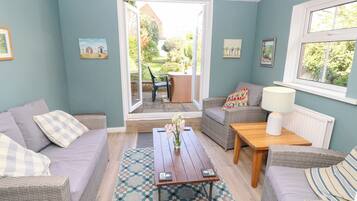 Cottage | Living area | TV