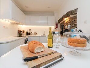 Stuga | Eget kök | Kylskåp, mikrovågsugn, spishäll och diskmaskin