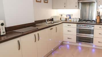 Cottage | Private kitchen | Microwave, stovetop, dishwasher, highchair