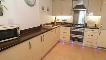 Cottage | Cuisine privée | Micro-ondes, plaque de cuisson, lave-vaisselle, chaise haute
