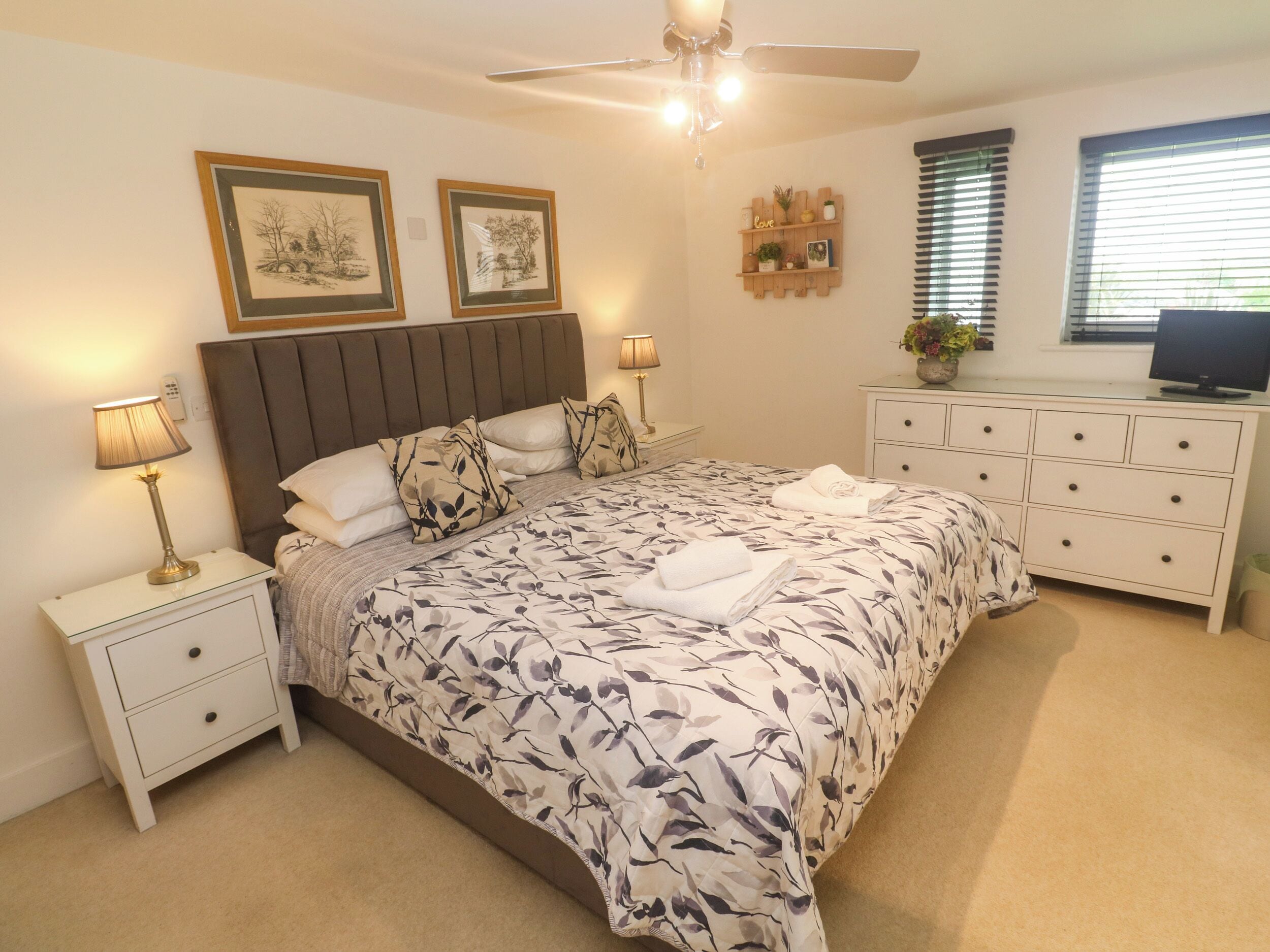 Cottage | 3 bedrooms, free WiFi, individually decorated, individually furnished